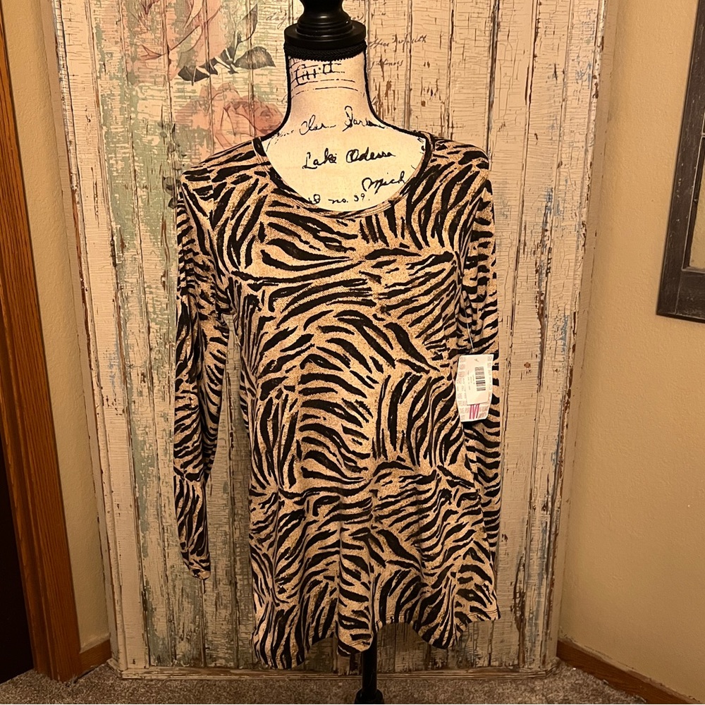 NWT Lularoe Animal Print Lynnae Size Medium